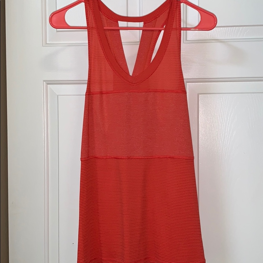 LULULEMON tank in excellent condition worn 3-4x